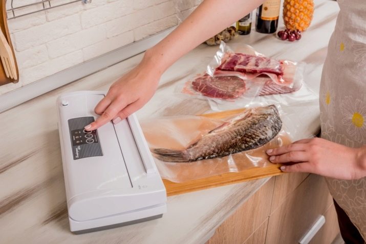 Вакуумні упаковки: як упакувати речі вакуумом в домашніх умовах? Термін зберігання в плівці, рулонних і рифлених пакетах