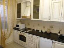 Варіанти розміщення мікрохвильовки на кухні (40 фото): куди її поставити на маленькій кухні? Ідеї по розташуванню мікрохвильовій печі в кухонному гарнітурі