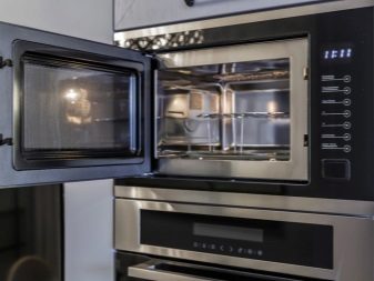 Варіанти розміщення мікрохвильовки на кухні (40 фото): куди її поставити на маленькій кухні? Ідеї по розташуванню мікрохвильовій печі в кухонному гарнітурі