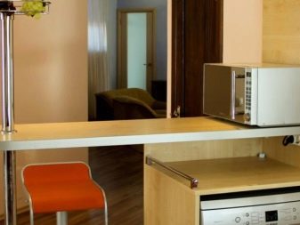 Варіанти розміщення мікрохвильовки на кухні (40 фото): куди її поставити на маленькій кухні? Ідеї по розташуванню мікрохвильовій печі в кухонному гарнітурі