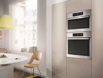 Варіанти розміщення мікрохвильовки на кухні (40 фото): куди її поставити на маленькій кухні? Ідеї по розташуванню мікрохвильовій печі в кухонному гарнітурі