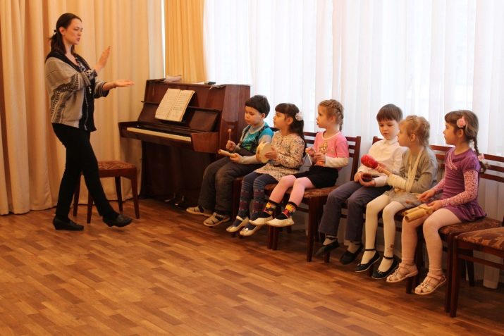 Вчитель музики: обов’язки викладача в школі. Плюси і мінуси професії музичного педагога