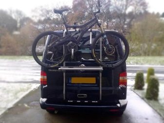 Велокріплення Thule: вибираємо кріплення для велосипеда на фаркоп і дах машини, особливості автообагажника на задню двері