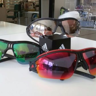 Велоокуляри (56 фото): особливості велосипедних окулярів з діоптріями, опис фотохромних очок для велосипедистів. Як вибрати окуляри для їзди на велосипеді?