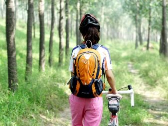 Велорюкзак: вибираємо рюкзак на багажник велосипеда і на спину велосипедиста, велосипедний рюкзак Deuter, Cyclotech, Thule і інші моделі