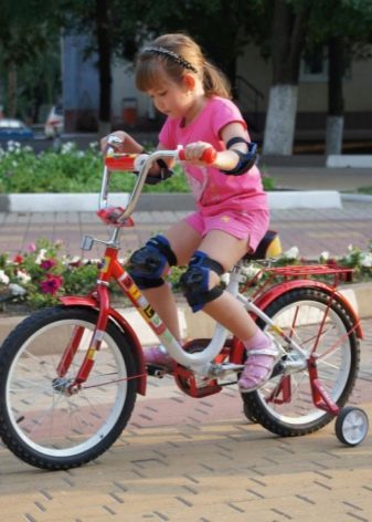 Велосипед для дитини 7 років: як вибрати діаметр коліс дитячого спортивного або складного велосипеда? Рейтинг кращих моделей