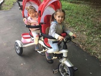 Велосипед для двійні: дитячий двомісний триколісний велосипед з ручкою для двійнят, моделі з двома кріслами для дітей різного віку