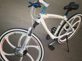 Велосипед на литих дисках (35 фото): плюси і мінуси лиття замість спиць, велосипедні диски Green Bike і Porsche, Audi і Ferrari, відгуки власників