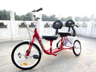 Велосипед-тандем (29 фото): як називається двомісний велосипед з двома сидіннями? Особливості трьох – та чотириколісних велотандемов