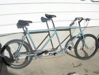 Велосипед-тандем (29 фото): як називається двомісний велосипед з двома сидіннями? Особливості трьох – та чотириколісних велотандемов