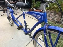 Велосипед-тандем (29 фото): як називається двомісний велосипед з двома сидіннями? Особливості трьох – та чотириколісних велотандемов