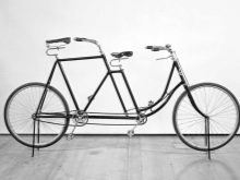 Велосипед-тандем (29 фото): як називається двомісний велосипед з двома сидіннями? Особливості трьох – та чотириколісних велотандемов