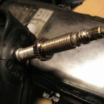 Велосипедний ніпель (19 фото): види золотників для велосипеда. Навіщо потрібні ковпачки? Пристрій різних типів ніпелів для велокамер, огляд ніпелів Presta і Dunlop