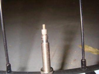 Велосипедний ніпель (19 фото): види золотників для велосипеда. Навіщо потрібні ковпачки? Пристрій різних типів ніпелів для велокамер, огляд ніпелів Presta і Dunlop