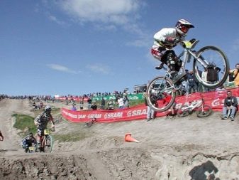 Велоспорт: види велосипедного спорту, гонки по шосе і змагання на велосипедах по треку з перешкодами. Що таке BMX і маунтінбайк?