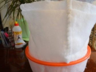 Весільні кошики (39 фото): як прикрасити кошики на весілля для пелюсток троянд, шампанського або цукерок своїми руками?