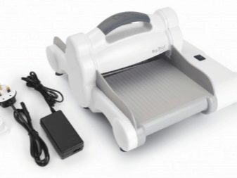 Вирубки для скрапбукінгу: як правильно користуватися машинкою і ножем? Як зробити висічки своїми руками? Опис форм та інших інструментів