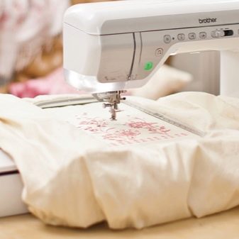 Вишивальні машини Brother: швейно-вишивальні машинки VR і F480, 850e і XV, V3 SE і V5, інші моделі