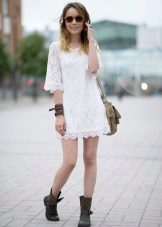 Високі черевики (61 фото): жіночі чорні і інші моделі на шнурівці, зимові на хутрі, від Трейл Вінтер і Тофф, в стилі мілітарі