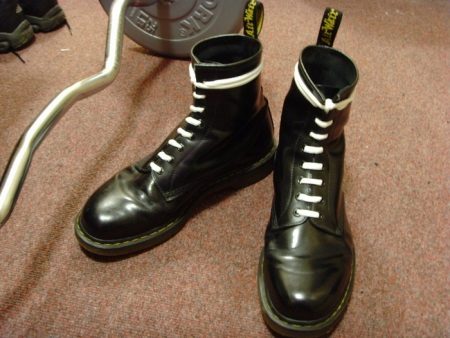 Високі черевики (61 фото): жіночі чорні і інші моделі на шнурівці, зимові на хутрі, від Трейл Вінтер і Тофф, в стилі мілітарі