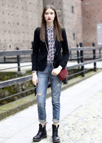 Високі черевики (61 фото): жіночі чорні і інші моделі на шнурівці, зимові на хутрі, від Трейл Вінтер і Тофф, в стилі мілітарі