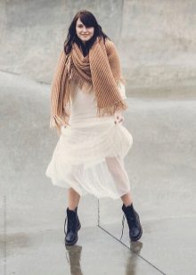 Високі черевики (61 фото): жіночі чорні і інші моделі на шнурівці, зимові на хутрі, від Трейл Вінтер і Тофф, в стилі мілітарі