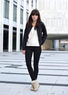 Високі жіночі кросівки (49 фото): з чим носити, білі моделі, на липучках і високій підошві