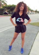 Високі жіночі кросівки (49 фото): з чим носити, білі моделі, на липучках і високій підошві