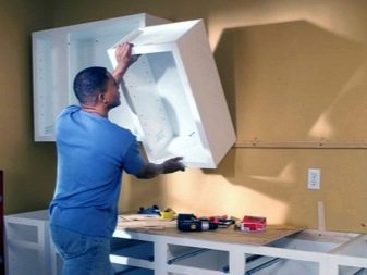 Висота кухонних шаф (23 фото): стандарти по висоті для гарнітура на кухні. Для когось підійде стандартна висота модулів в 90 см?