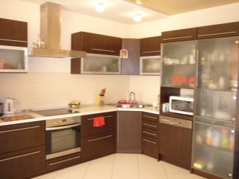 Висота кухонного гарнітура (27 фото): стандартні розміри по висоті кухні від підлоги до верху, висота по зростанню