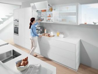 Висота кухонного гарнітура (27 фото): стандартні розміри по висоті кухні від підлоги до верху, висота по зростанню