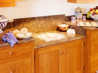 Висота кухонного гарнітура (27 фото): стандартні розміри по висоті кухні від підлоги до верху, висота по зростанню