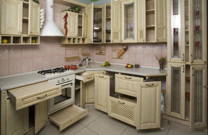 Висота кухонного гарнітура (27 фото): стандартні розміри по висоті кухні від підлоги до верху, висота по зростанню