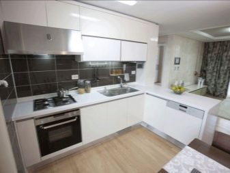 Висота кухонного гарнітура (27 фото): стандартні розміри по висоті кухні від підлоги до верху, висота по зростанню