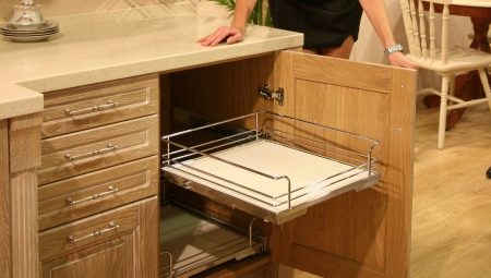 Висувні корзини для кухні (32 фото): вибір викатних кошиків для кухонних шаф, конструкції для зберігання овочів, кошики 300 мм і інших розмірів, кутові моделі