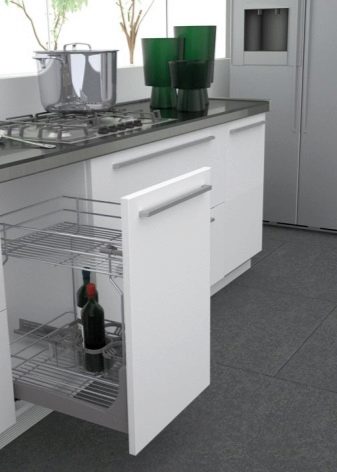 Висувні корзини для кухні (32 фото): вибір викатних кошиків для кухонних шаф, конструкції для зберігання овочів, кошики 300 мм і інших розмірів, кутові моделі