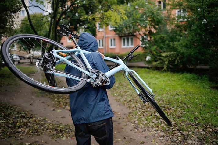 Вкрали велосипед (18 фото): що робити після крадіжки велосипеда з під’їзду? Як знайти крадений велосипед після викрадення зі стоянки?