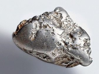 Властивості срібла: хімічні та фізичні властивості металу. Якими корисними властивостями володіє метал і його з’єднання?