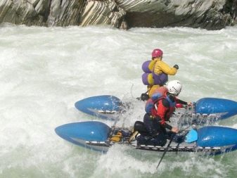 Водні велосипеди (26 фото): катамарани з надувними понтонами, велосипеди Manta5 з підводними крилами, огляд моделей SAVA, «Янтар» та інших