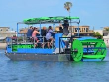 Водні велосипеди (26 фото): катамарани з надувними понтонами, велосипеди Manta5 з підводними крилами, огляд моделей SAVA, «Янтар» та інших