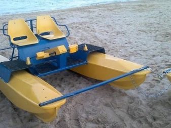 Водні велосипеди (26 фото): катамарани з надувними понтонами, велосипеди Manta5 з підводними крилами, огляд моделей SAVA, «Янтар» та інших