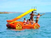 Водні велосипеди (26 фото): катамарани з надувними понтонами, велосипеди Manta5 з підводними крилами, огляд моделей SAVA, «Янтар» та інших
