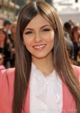 Волосся кольору темний шоколад (72 фото): як надати шоколадний відтінок русявим волоссям середньої або будь-якої іншої довжини? Особливості догляду після фарбування