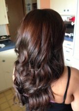 Волосся кольору темний шоколад (72 фото): як надати шоколадний відтінок русявим волоссям середньої або будь-якої іншої довжини? Особливості догляду після фарбування