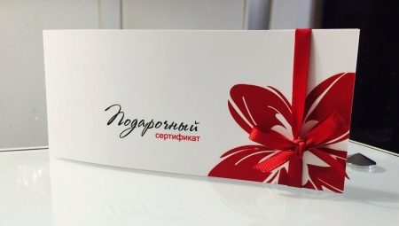 Як оригінально подарувати сертифікат? Як гарно дарувати подарункову карту, зірку на небі й інші подарунки?