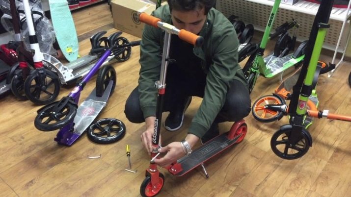 Як підібрати самокат по росту дитини? Таблиця співвідношень висоти керма і зростання. На якій висоті повинні бути ручки керма рульова стійка?