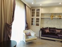 Як підібрати штори у вітальню за кольором шпалер? 62 фото Вдалі колірні поєднання в дизайні інтер’єру залу, вибираємо штори до блакитним та іншим шпалерам