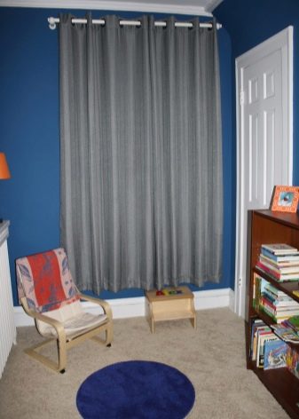 Як підібрати штори у вітальню за кольором шпалер? 62 фото Вдалі колірні поєднання в дизайні інтер’єру залу, вибираємо штори до блакитним та іншим шпалерам