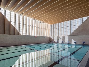 Як плавати в басейні? Техніки плавання і безпеки. Як правильно дихати? Способи плавання кролем і під водою