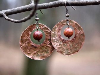 Як почистити біжутерію від потемніння в домашніх умовах? 33 фото Чим відчистити позолоту і потемнілі сережки з ланцюжком, годинник і кільце